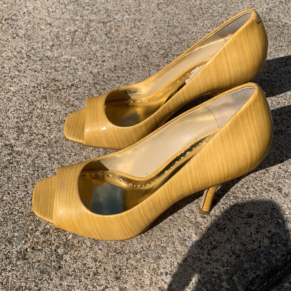 BCBG Open-toes Heels sz 9 - Picture 4 of 6